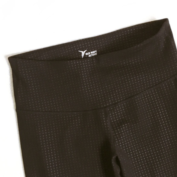 Old Navy Pants - old navy active cropped workout pants